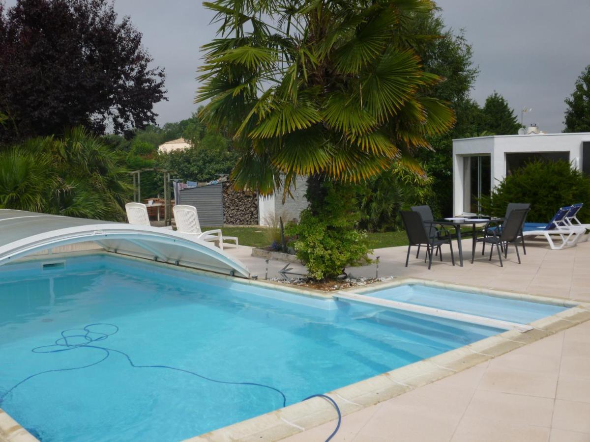 L'Eden Naturiste Spas Challans Exteriör bild
